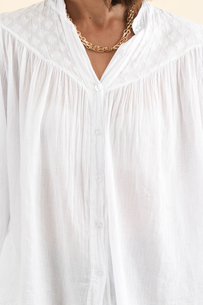 Randy White Cotton Blouse,Brunette model,alt text|model:Cara