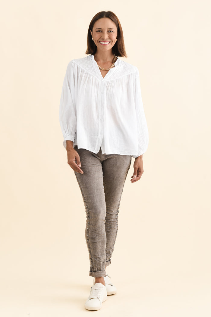 Randy White Cotton Blouse,Brunette model,alt text|model:Cara