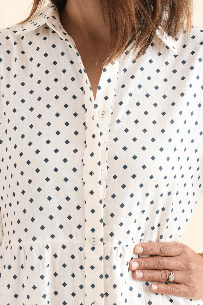 Raymond Navy Diamond Linen Button Dress,Detail,Brunette model,alt text|model:Cara