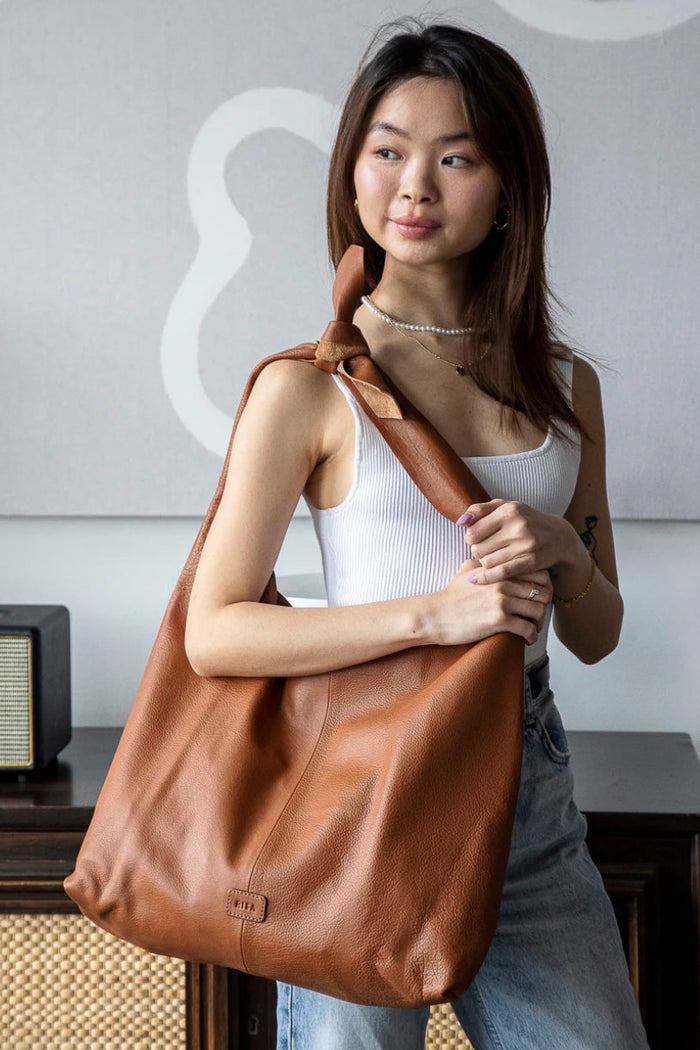 RISA UPCYCLED LEATHER KNOT TOTE