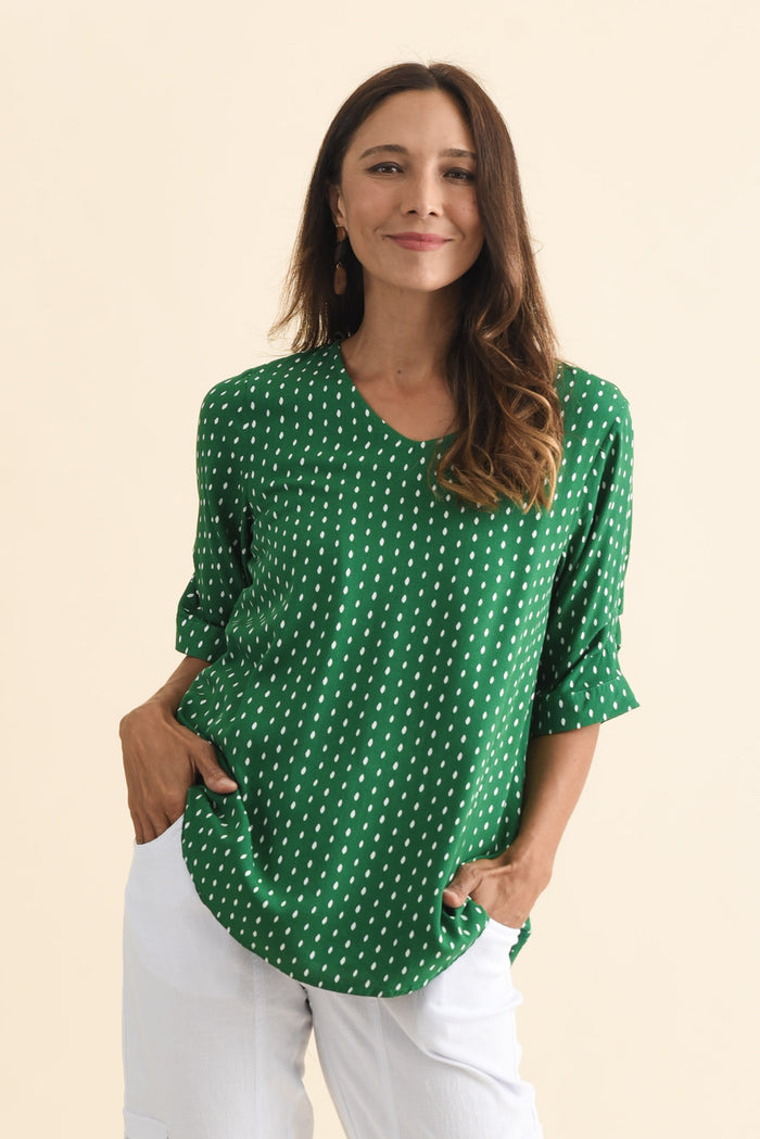 Riveria Green Dash V Neck Top,Brunette model,alt text|model:Cara