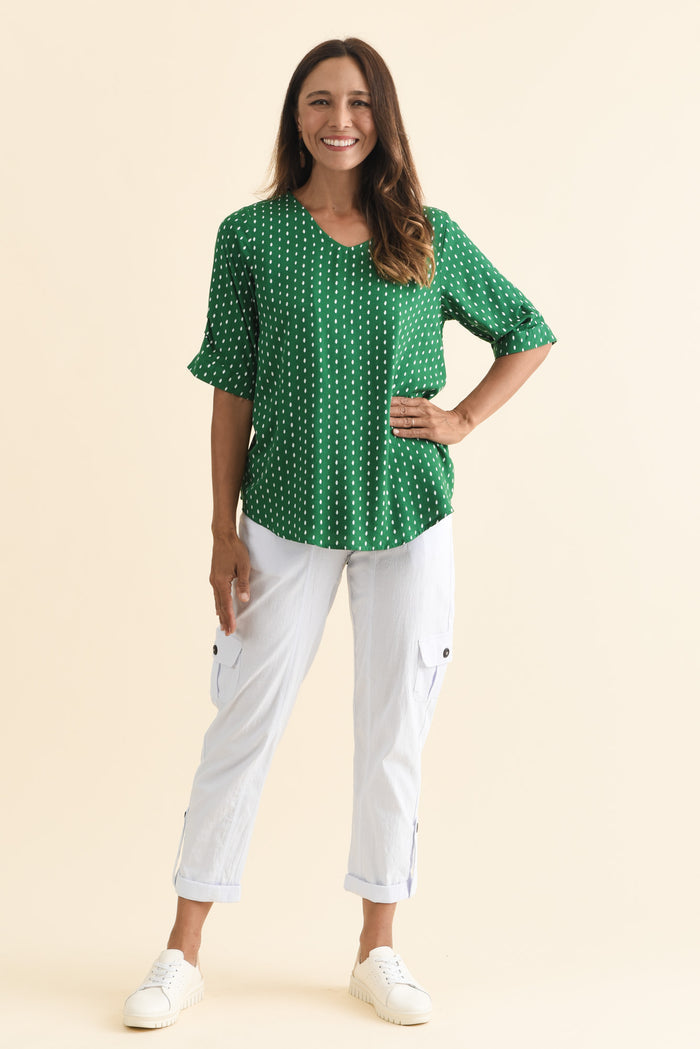 Riveria Green Dash V Neck Top,Brunette model,alt text|model:Cara