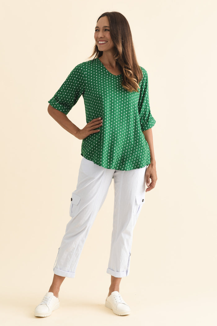 Riveria Green Dash V Neck Top,Brunette model,alt text|model:Cara