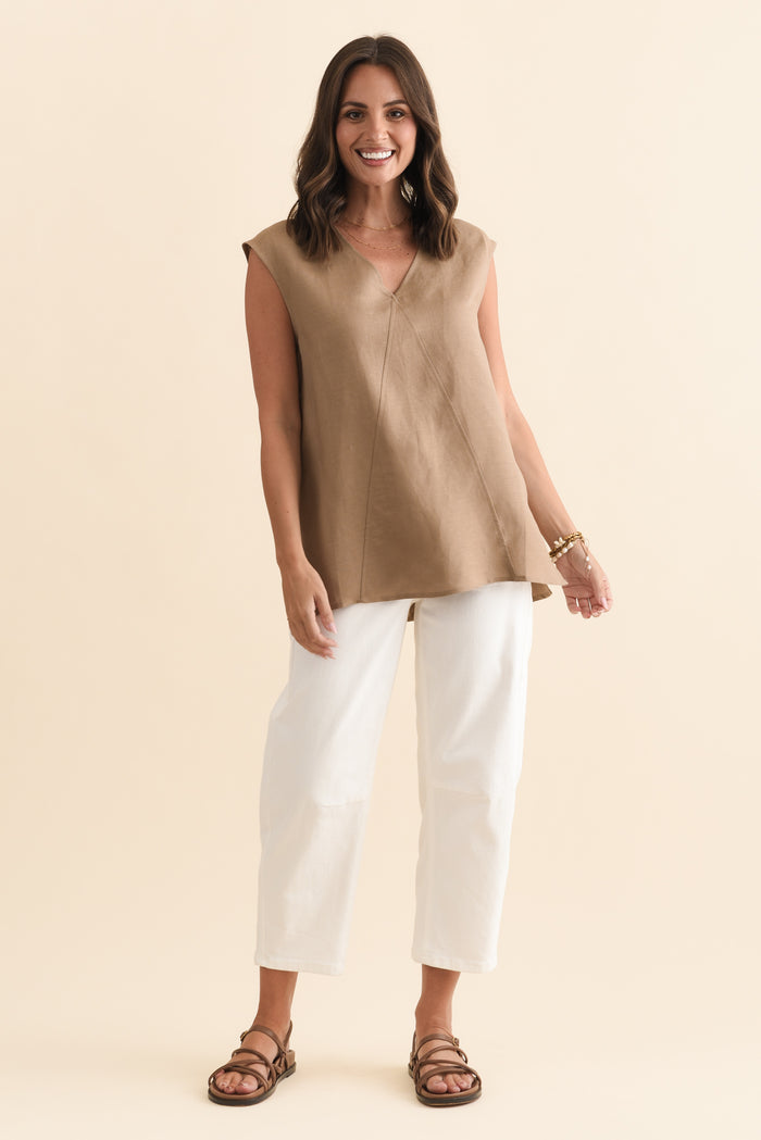 Roxie Mocha Linen Blend V Neck Tank,Brunette model,alt text|model:MJ