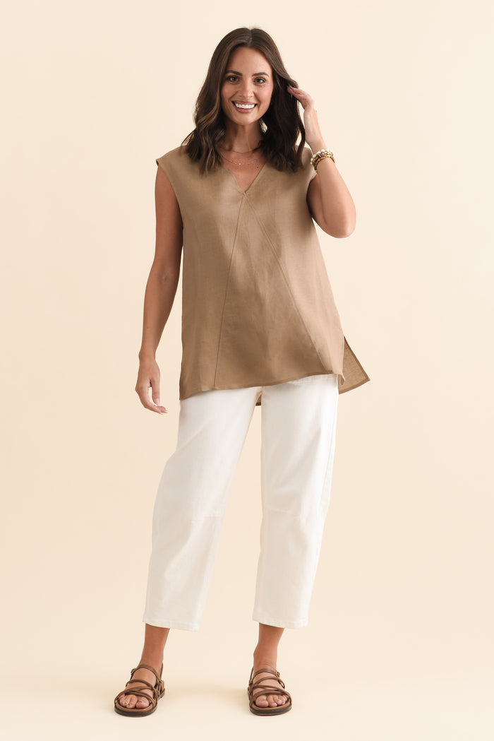 Roxie Mocha Linen Blend V Neck Tank,Brunette model,alt text|model:MJ