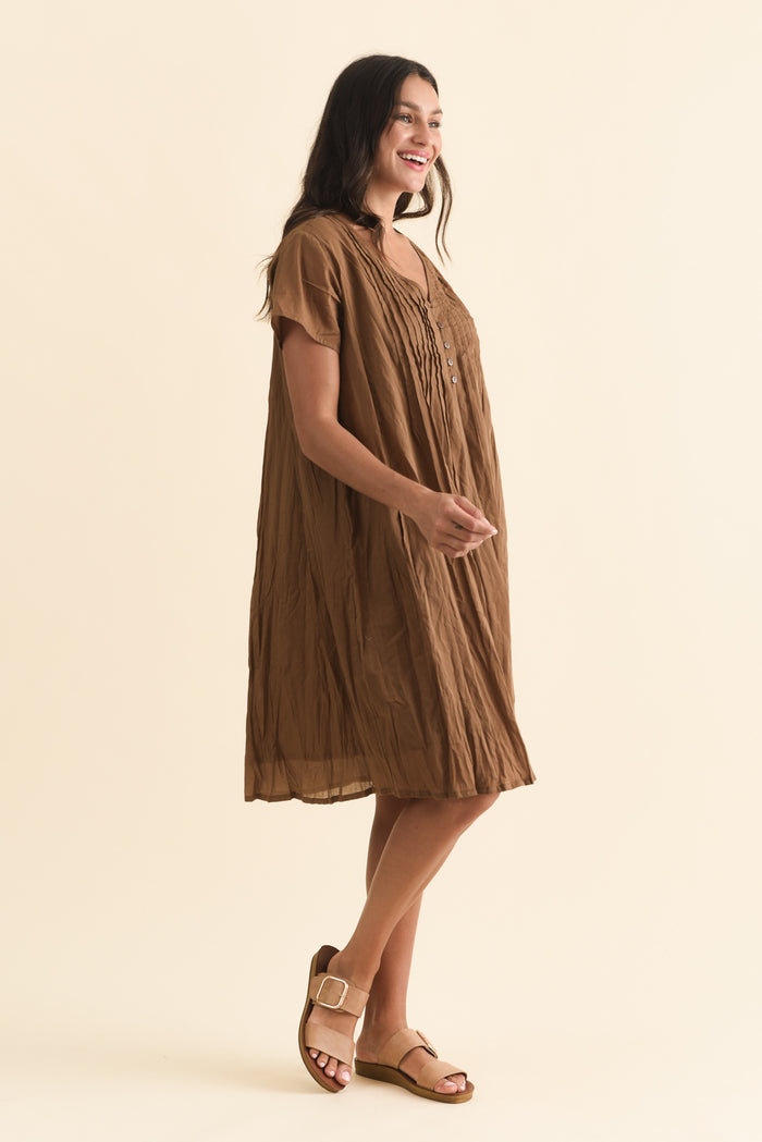 Sabina Mocha Crinkle Cotton Dress,Brunette model,alt text|model:Brontie