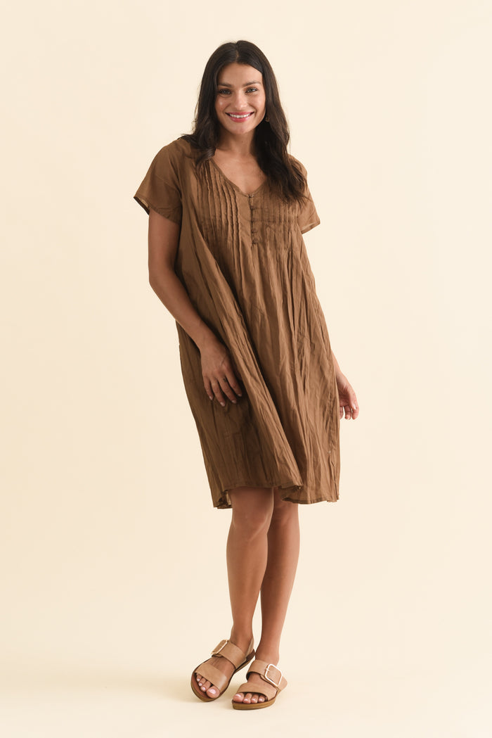 Sabina Mocha Crinkle Cotton Dress,Brunette model,alt text|model:Brontie