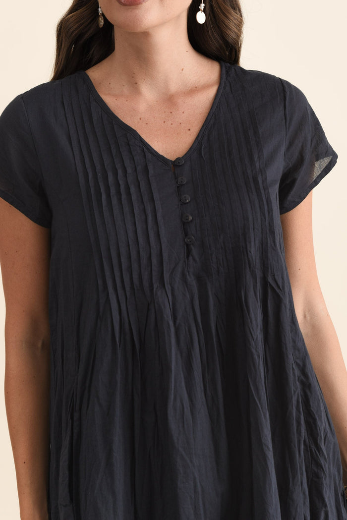 Sabina Navy Crinkle Cotton Dress,Brunette model,alt text|model:MJ
