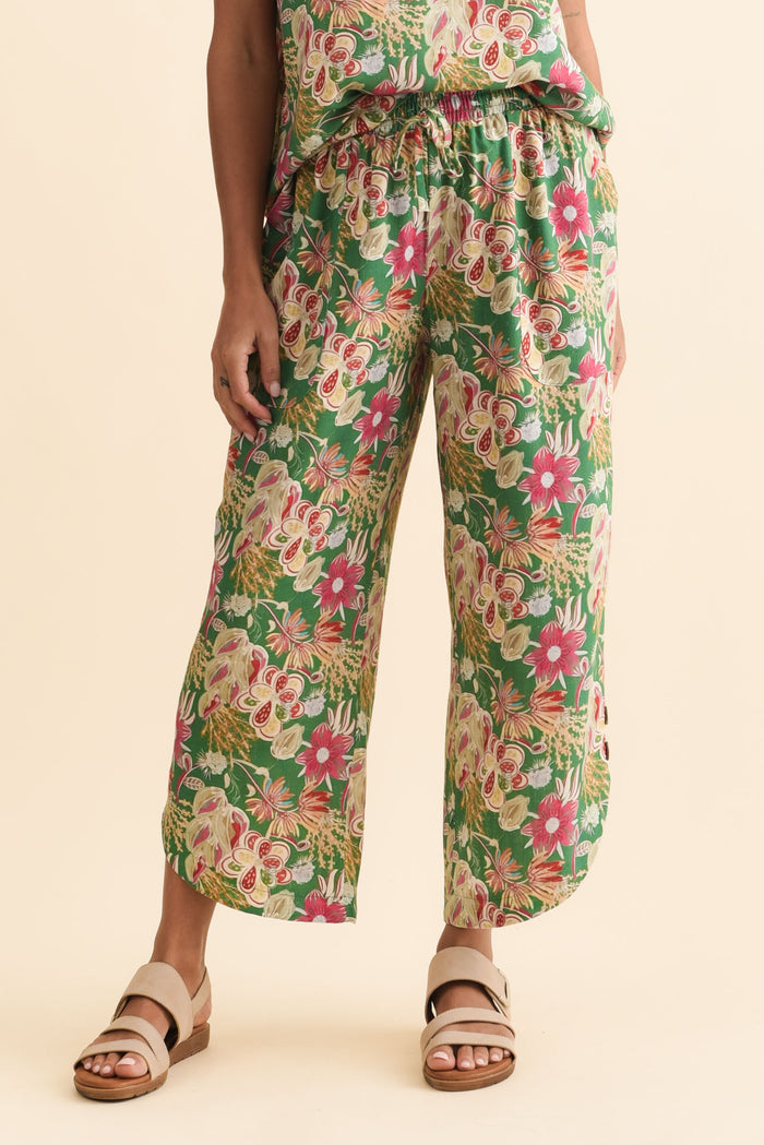 Scotty Green Garden Linen Cotton Pants,Brunette model,alt text|model:Brontie