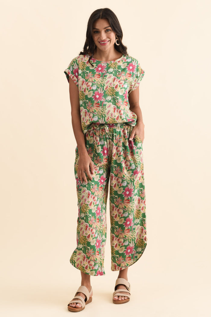 Scotty Green Garden Linen Cotton Pants,Brunette model,alt text|model:Brontie