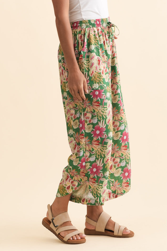 Scotty Green Garden Linen Cotton Pants,Brunette model,alt text|model:Brontie