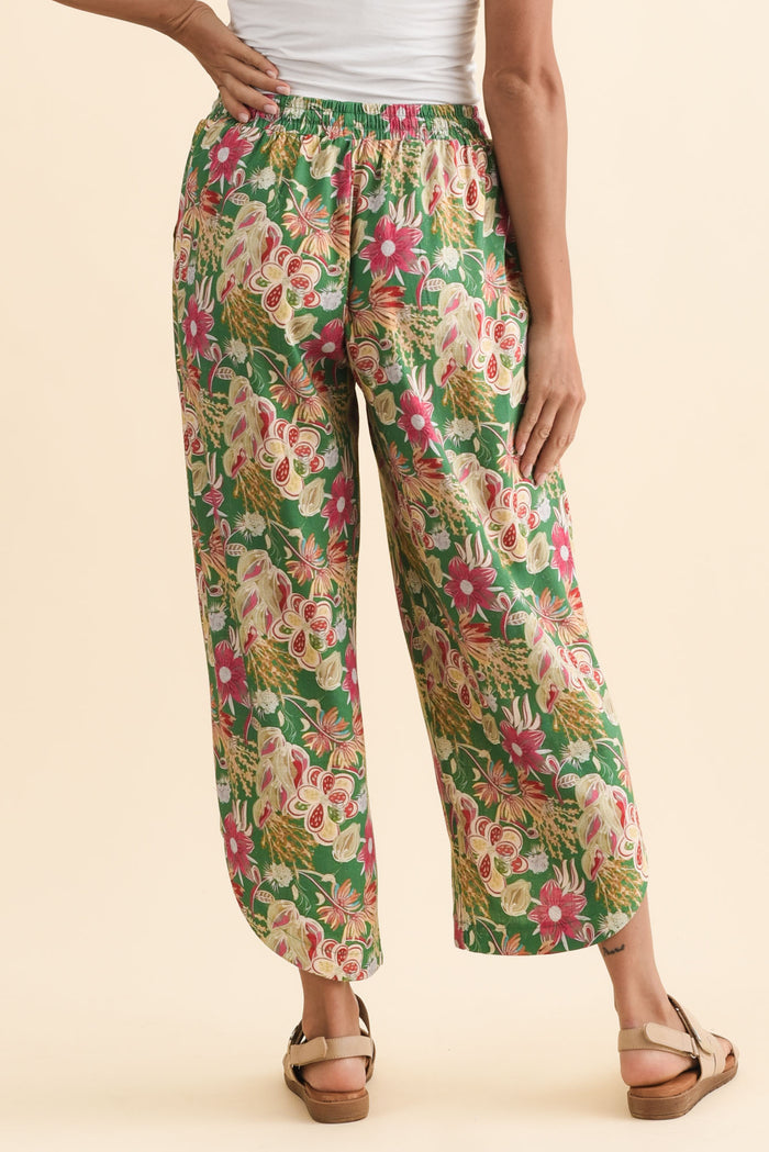 Scotty Green Garden Linen Cotton Pants,Brunette model,alt text|model:Brontie