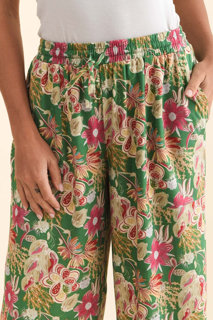 Scotty Green Garden Linen Cotton Pants,Brunette model,alt text|model:Brontie