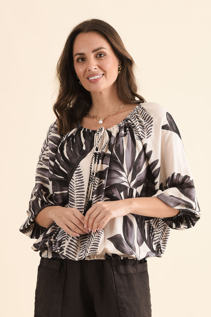 Season Grey Palm Top,Front,Brunette model,alt text|model:MJ