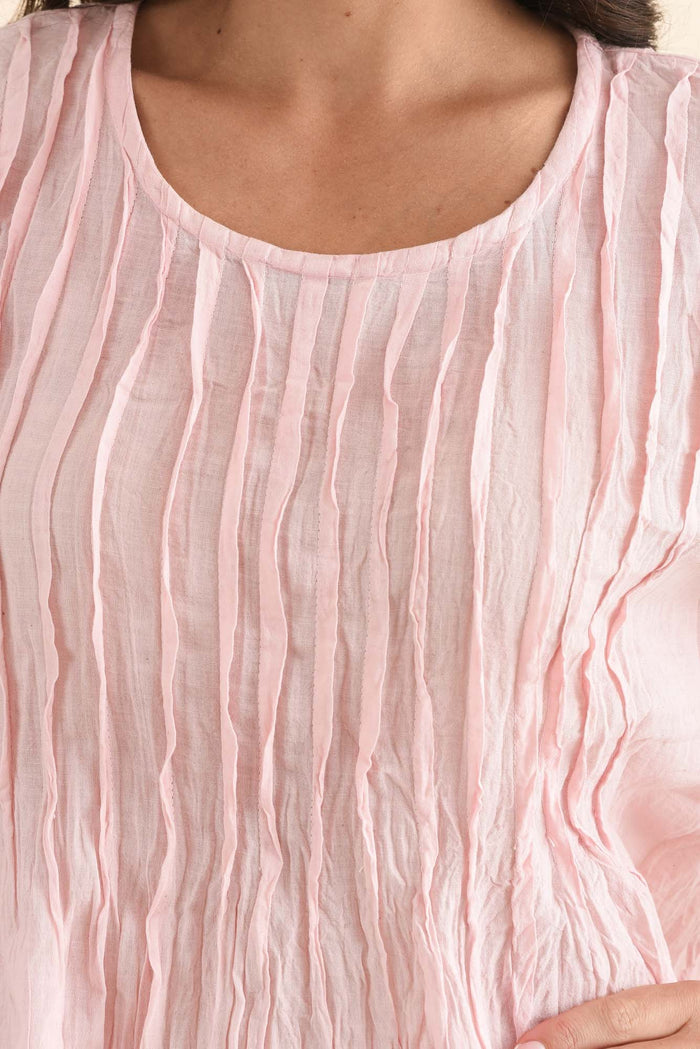 Selma Pink Crinkle Cotton Top,Detail,Brunette model,alt text|model:Brontie