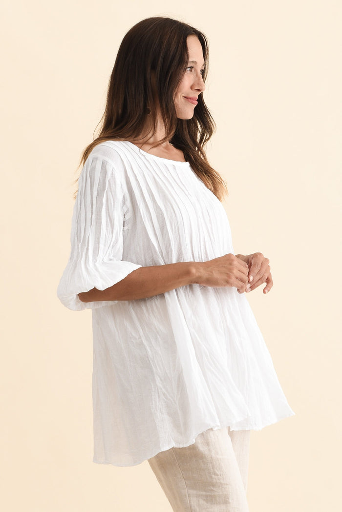 Selma White Crinkle Cotton Top,Brunette model,alt text|model:Cara