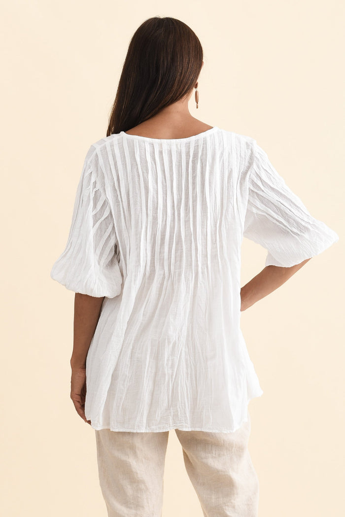 Selma White Crinkle Cotton Top,Brunette model,alt text|model:Cara