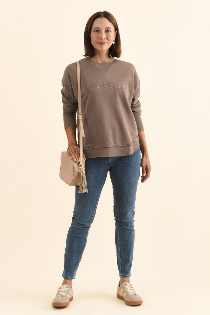 Simplified Brown Cotton Crewneck Sweatshirt,Brunette model,alt text|model:Cara