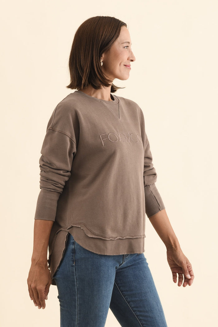 Simplified Brown Cotton Crewneck Sweatshirt,Brunette model,alt text|model:Cara