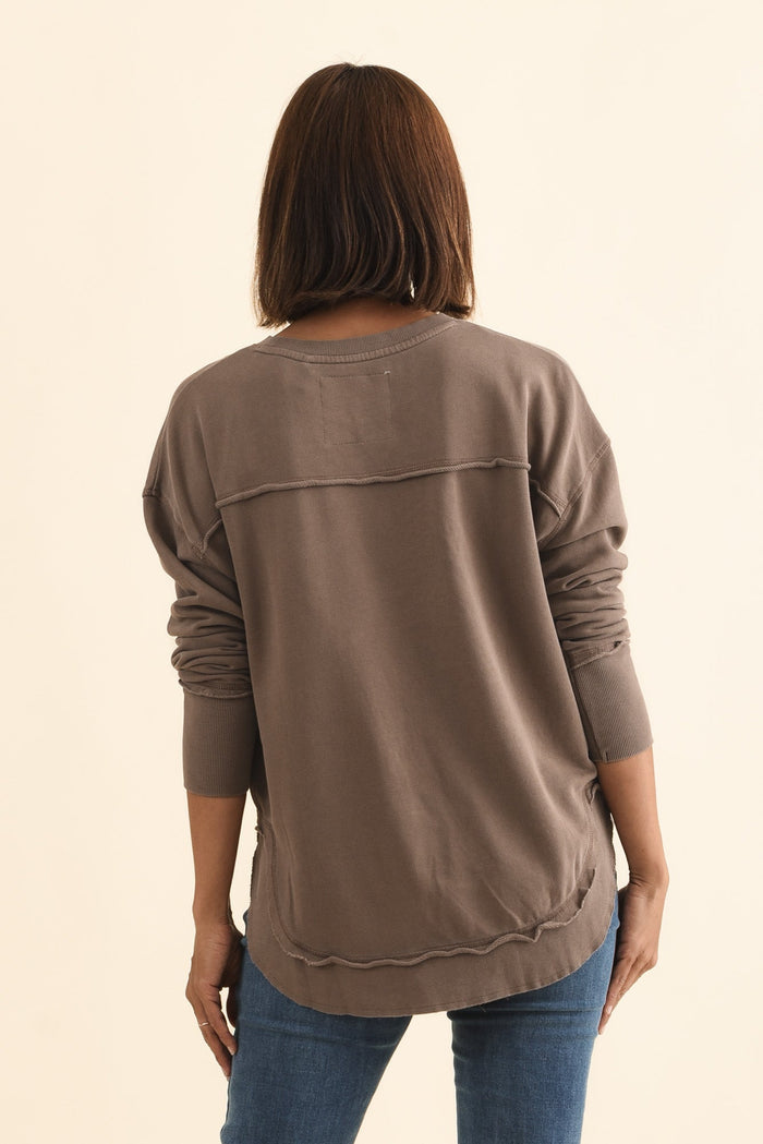 Simplified Brown Cotton Crewneck Sweatshirt,Brunette model,alt text|model:Cara