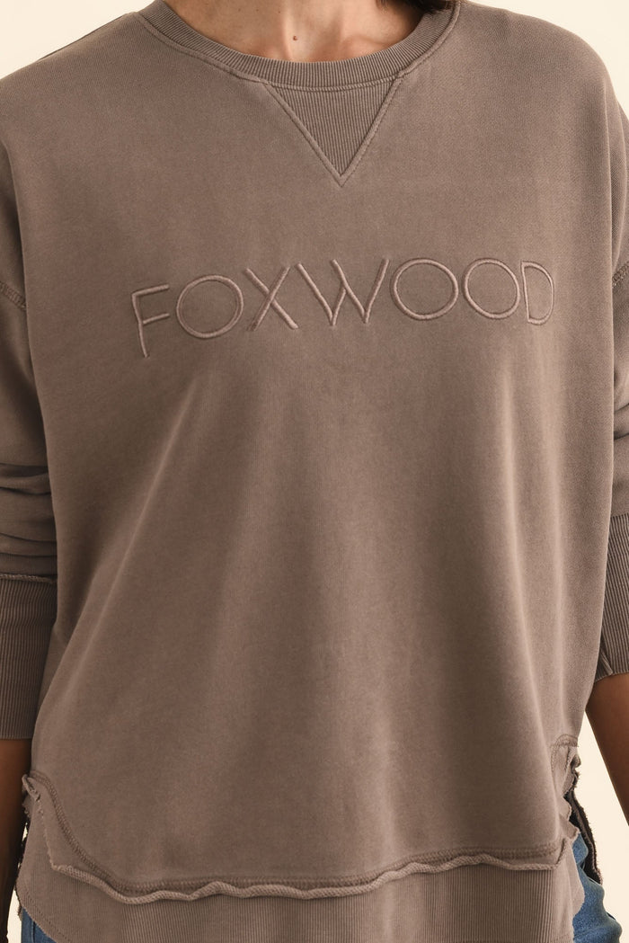 Simplified Brown Cotton Crewneck Sweatshirt,Brunette model,alt text|model:Cara