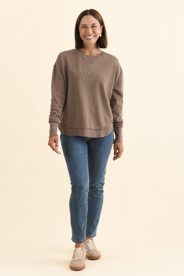Simplified Brown Cotton Crewneck Sweatshirt,Brunette model,alt text|model:Cara