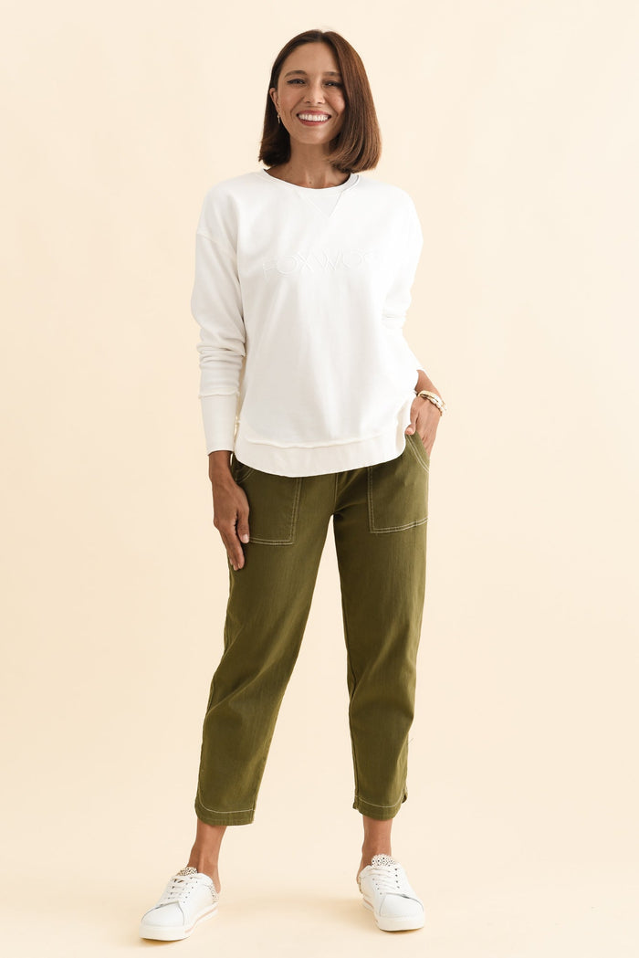 Simplified White Cotton Crewneck Sweatshirt,Brunette model,alt text|model:Cara