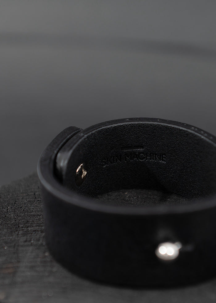 SKIN MACHINE THRU SKIN CUFF