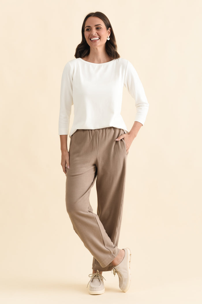 Souffle-Touch Beige Barrel Sweatpants,Brunette model,alt text|model:MJ