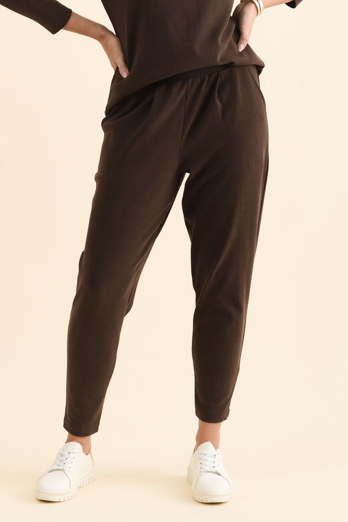 SuedeLuxe Chocolate Pocket Pants,Brunette model,alt text|model:MJ