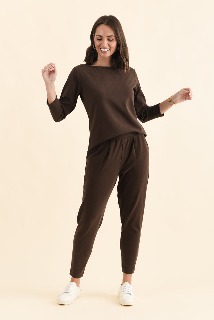 SuedeLuxe Chocolate Pocket Pants,Brunette model,alt text|model:MJ