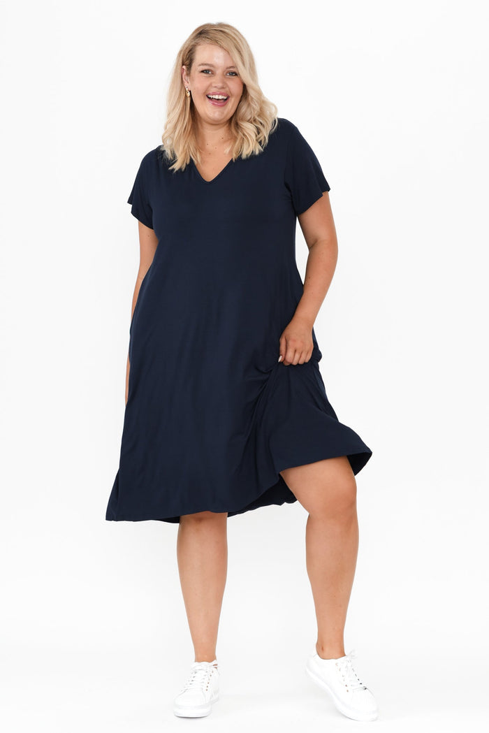 Tiffany Navy Bamboo Tee Dress,Blonde model,plus-size,curve-basics,curve-dresses,plus-size-sleeved-dresses,plus-size-below-knee-dresses,plus-size-bamboo-dresses,plus-size-basic-dresses,plus-size-summer-dresses,alt text|model:Shandre