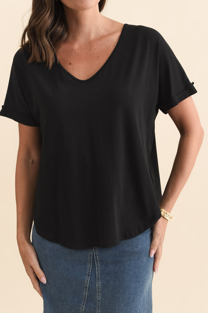Toronto Black Cotton Tee,Brunette model,alt text|model:MJ