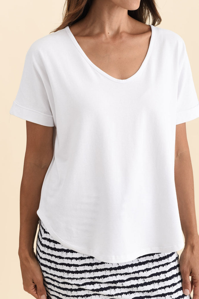 Toronto White Cotton Tee,Brunette model,alt text|model:Cara