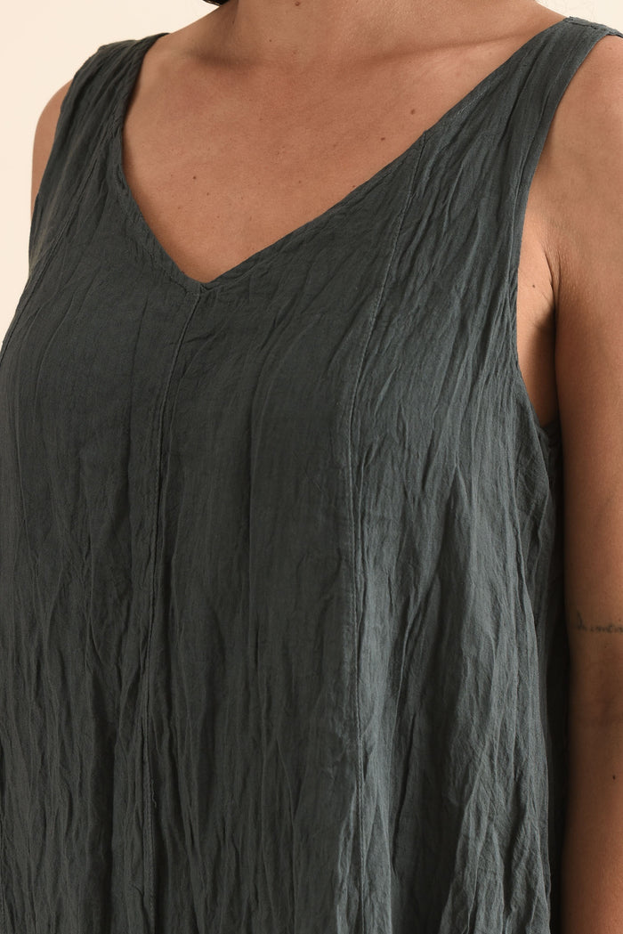 Toya Charcoal Crinkle Cotton Layer Dress,Detail,Brunette model,alt text|model:Brontie