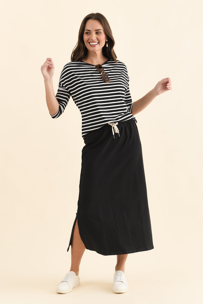 Travel Black Cotton Maxi Skirt,Full Body,Brunette model,alt text|model:MJ