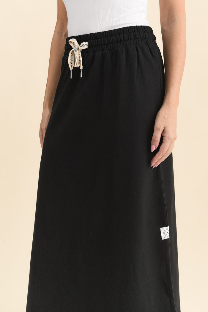 Travel Black Cotton Maxi Skirt,Detail,Brunette model,alt text|model:MJ
