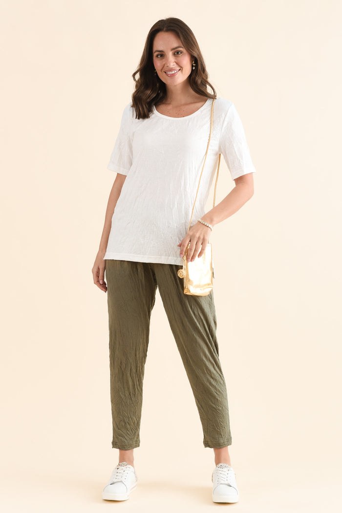 Travel No-Iron Khaki Cropped Pants,Full Body,Brunette model,alt text|model:MJ