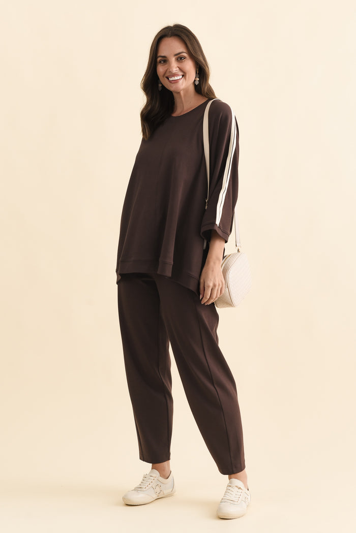 Valeria Chocolate Cotton Oversized Tee,Brunette model,alt text|model:MJ