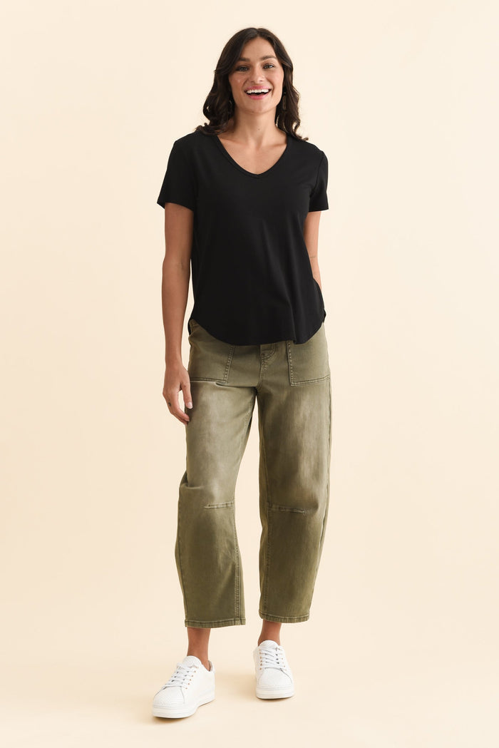 Veronica Black Bamboo Tee,Brunette model,alt text|model:Brontie