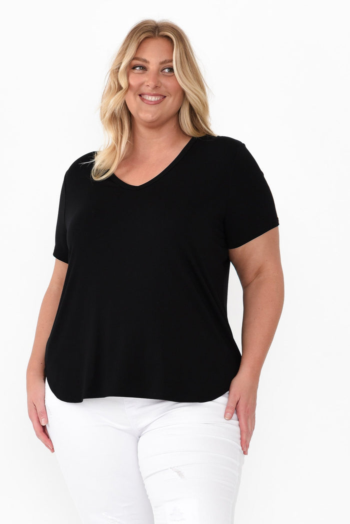 Veronica Black Bamboo Tee,Blonde model,plus-size,curve-basics,curve-tops,plus-size-basic-tops,alt text|model:Caitlin