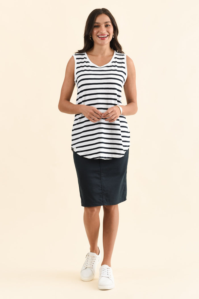 White Stripe Cotton Scoop Tank,Full Body,Brunette model,alt text|model:Brontie
