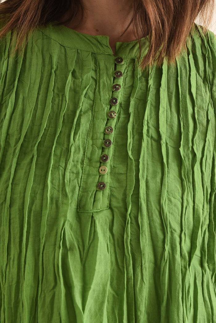 Willa Fern Green Crinkle Cotton Dress,Detail,Brunette model,alt text|model:Cara