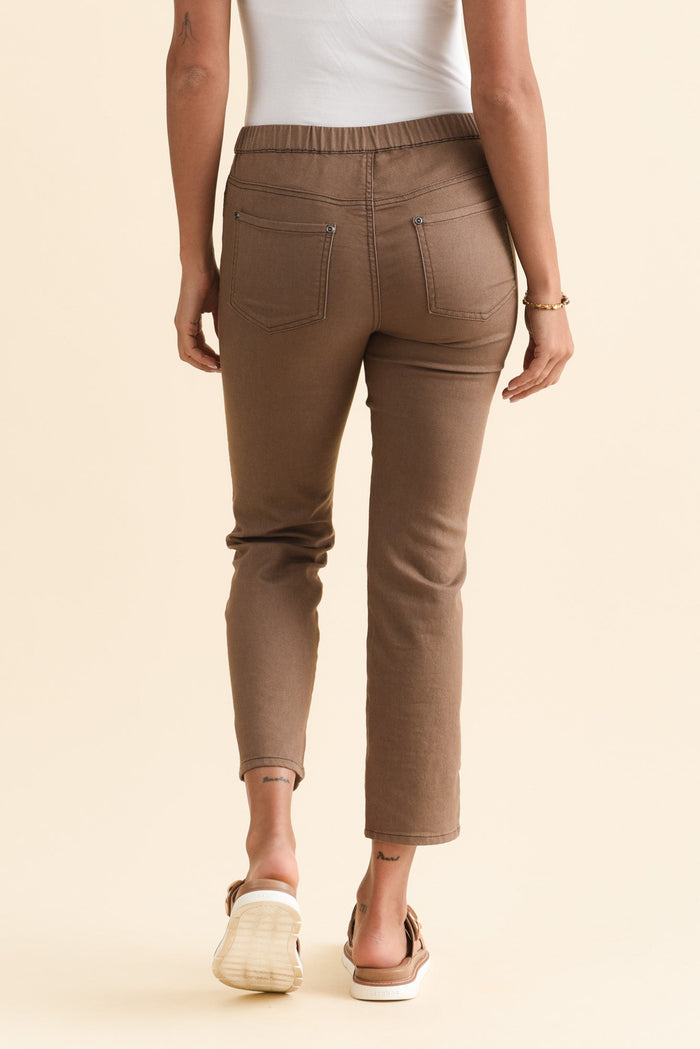 Winslet Mocha 7/8 Pants,Brunette model,alt text|model:Brontie