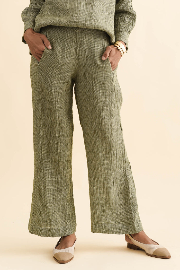Xandra Sage Linen Pocket Pants,Brunette model,alt text|model:Cara