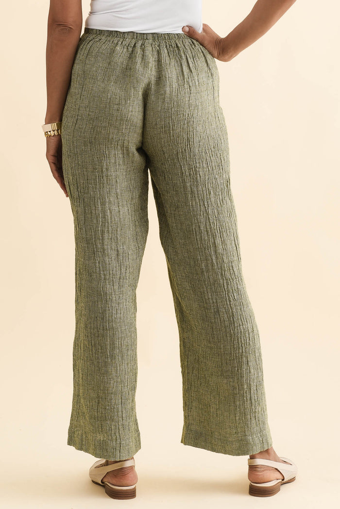 Xandra Sage Linen Pocket Pants,Brunette model,alt text|model:Cara