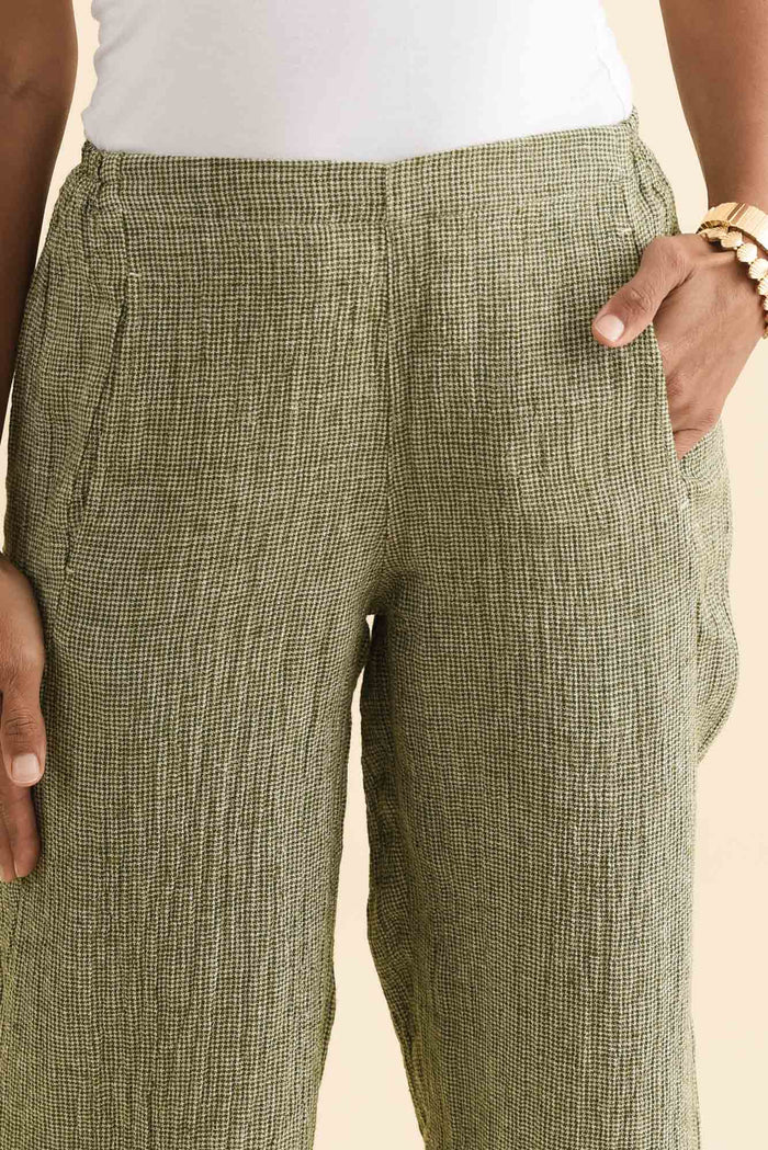 Xandra Sage Linen Pocket Pants,Brunette model,alt text|model:Cara