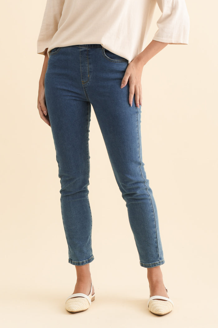 Zadie Blue Stretch Jeans,Brunette model,alt text|model:MJ