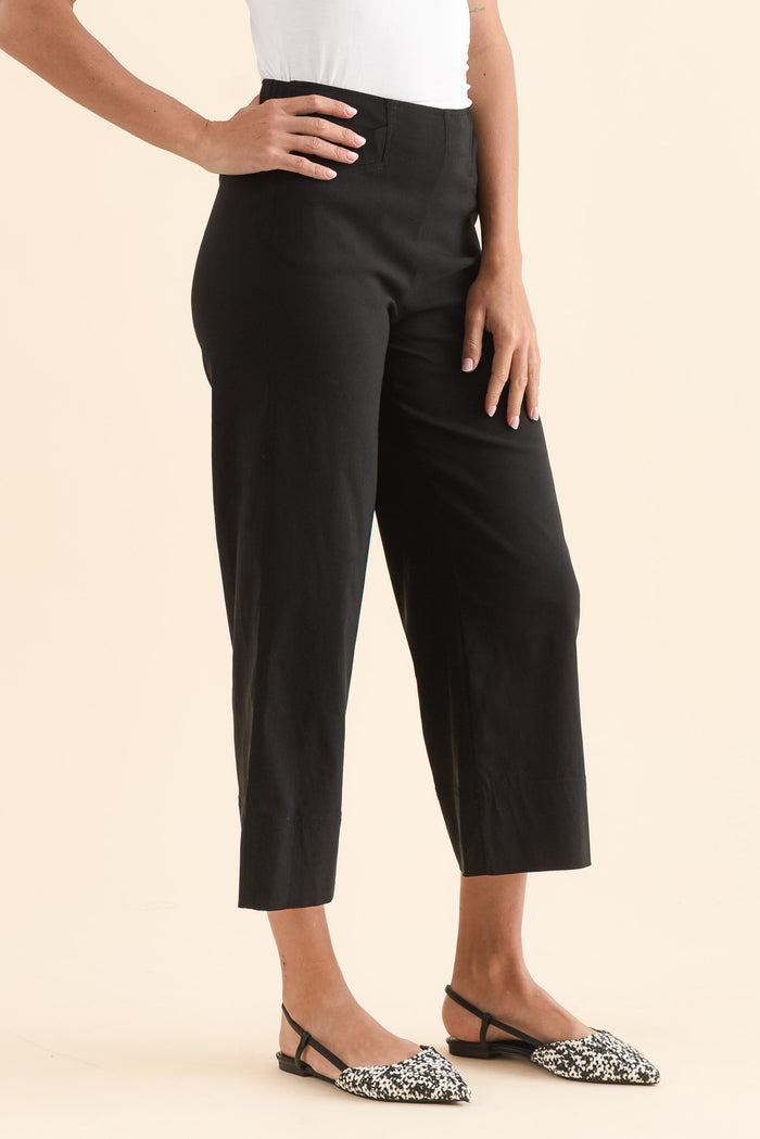 Zaro Black Wide Leg Pants,Side,Brunette model,alt text|model:Brontie