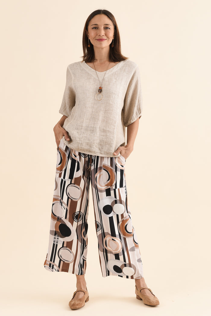 Ziola Beige Linen Cotton Top,Full Body,Brunette model,alt text|model:Cara